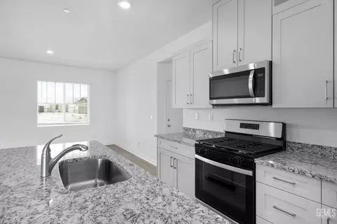 Kitchen - 1213 Nectar Pl, Shafter, CA 93263 photo 3 of 3