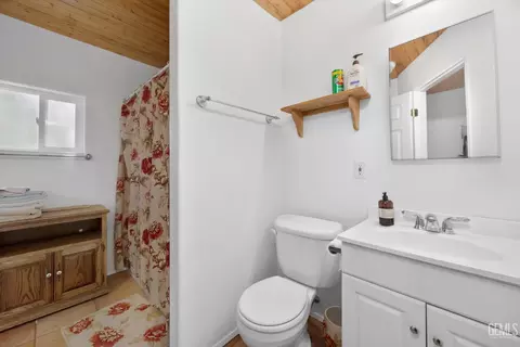 Bath - 47694 Beartrap Rd, Posey, CA 93260 photo 1 of 3