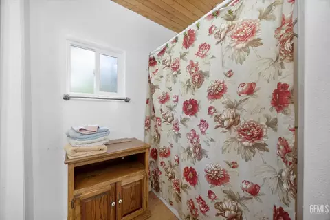 Bath - 47694 Beartrap Rd, Posey, CA 93260 photo 2 of 3