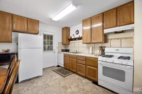 Kitchen - 47694 Beartrap Rd, Posey, CA 93260 photo 2 of 3