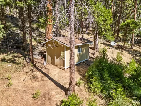 Exterior - 47694 Beartrap Rd, Posey, CA 93260 photo 6 of 9