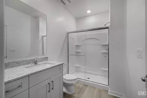 Bath - 1212 Nectar Pl, Shafter, CA 93263 photo 1 of 2