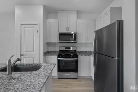 Kitchen - 1212 Nectar Pl, Shafter, CA 93263 photo 2 of 2