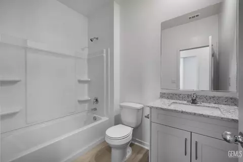 Bath - 1212 Nectar Pl, Shafter, CA 93263 photo 2 of 2