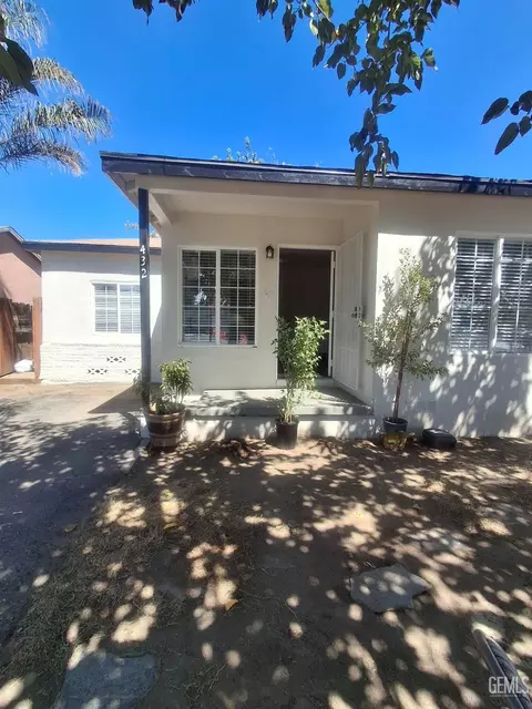 432 E Fairview Rd, Bakersfield, CA 93307