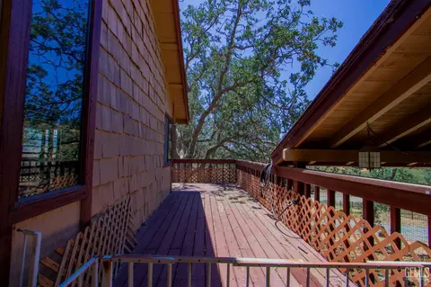 Exterior - 25441 Bear Valley Rd, Tehachapi, CA 93561 photo 7 of 10