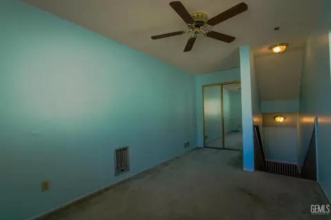 Bedroom - 25441 Bear Valley Rd, Tehachapi, CA 93561 photo 2 of 6