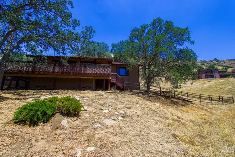 Exterior - 25441 Bear Valley Rd, Tehachapi, CA 93561 photo 1 of 10