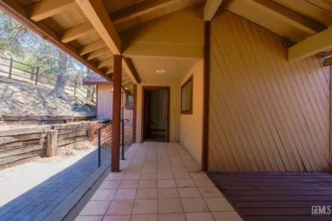 Entry Way - 25441 Bear Valley Rd, Tehachapi, CA 93561 photo 2 of 4