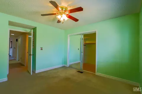 Bedroom - 25441 Bear Valley Rd, Tehachapi, CA 93561 photo 6 of 6