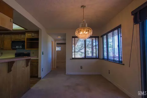 Dining - 25441 Bear Valley Rd, Tehachapi, CA 93561 photo 1 of 1