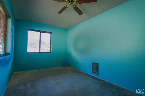 Bedroom - 25441 Bear Valley Rd, Tehachapi, CA 93561 photo 1 of 6