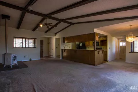 Living - 25441 Bear Valley Rd, Tehachapi, CA 93561 photo 2 of 2