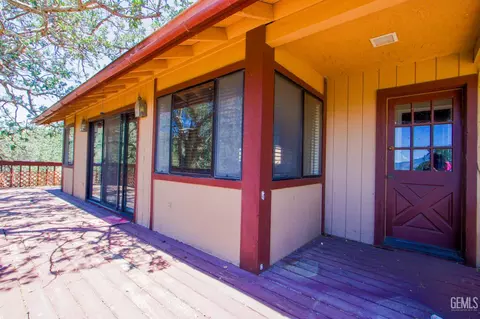 Exterior - 25441 Bear Valley Rd, Tehachapi, CA 93561 photo 9 of 10