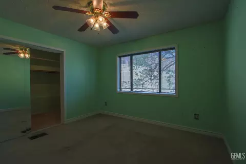 Bedroom - 25441 Bear Valley Rd, Tehachapi, CA 93561 photo 5 of 6