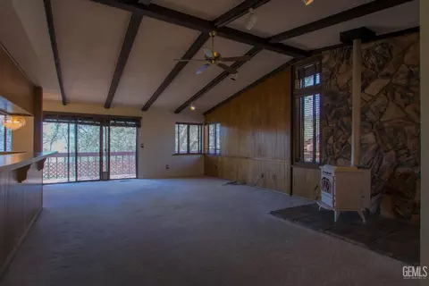 Living - 25441 Bear Valley Rd, Tehachapi, CA 93561 photo 1 of 2