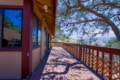 Exterior - 25441 Bear Valley Rd, Tehachapi, CA 93561 photo 8 of 10