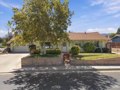 414 Brentwood Dr, Tehachapi, CA 93561