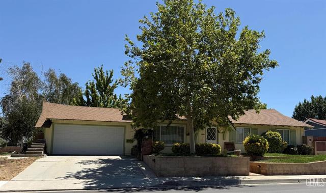 414 Brentwood Dr, Tehachapi, CA 93561