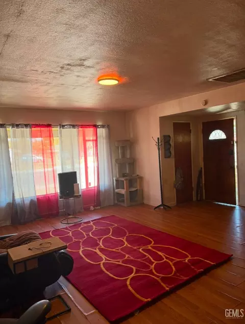 740 Real Rd, Bakersfield, CA 93309