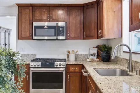 Kitchen - 23461 Lakeview Dr, Tehachapi, CA 93561 photo 1 of 6