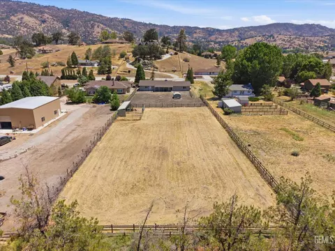 View/Area - 23461 Lakeview Dr, Tehachapi, CA 93561 photo 5 of 5