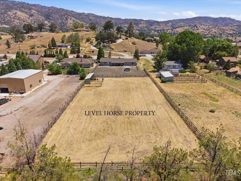 View/Area - 23461 Lakeview Dr, Tehachapi, CA 93561 photo 1 of 5