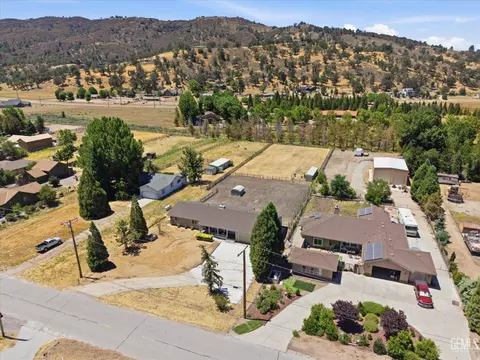 View/Area - 23461 Lakeview Dr, Tehachapi, CA 93561 photo 4 of 5