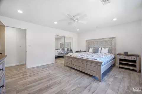Bedroom - 23461 Lakeview Dr, Tehachapi, CA 93561 photo 2 of 9
