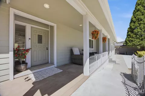 Exterior - 23461 Lakeview Dr, Tehachapi, CA 93561 photo 3 of 9