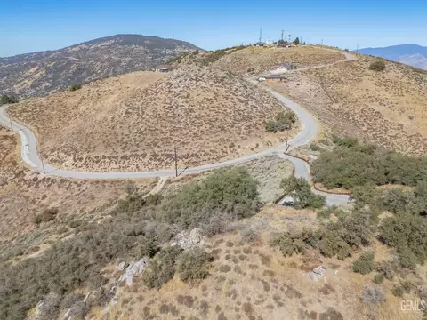 23860 El Rancho Dr, Tehachapi, CA 93561 photo 3