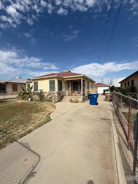 1104 Glade St, Bakersfield, CA 93308