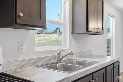 Kitchen - 20405 Weston Ave, Tehachapi, CA 93561 photo 1 of 5