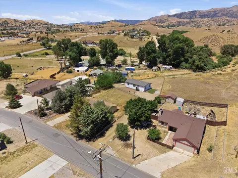 View/Area - 20405 Weston Ave, Tehachapi, CA 93561 photo 5 of 6