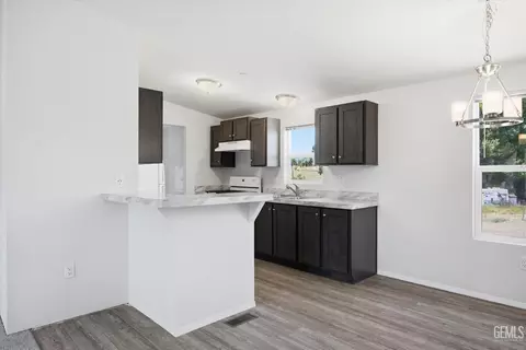 Kitchen - 20405 Weston Ave, Tehachapi, CA 93561 photo 5 of 5