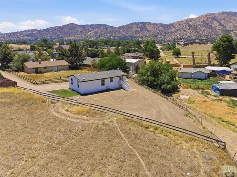 View/Area - 20405 Weston Ave, Tehachapi, CA 93561 photo 3 of 6