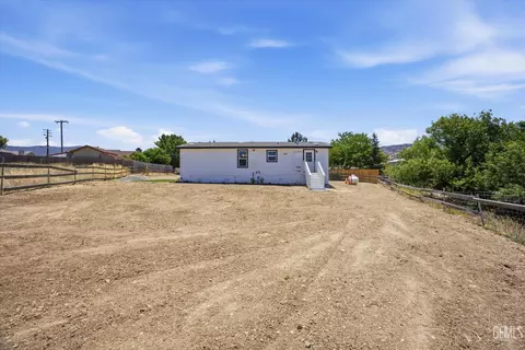 Exterior - 20405 Weston Ave, Tehachapi, CA 93561 photo 1 of 2
