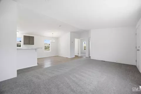 Living - 20405 Weston Ave, Tehachapi, CA 93561 photo 2 of 3