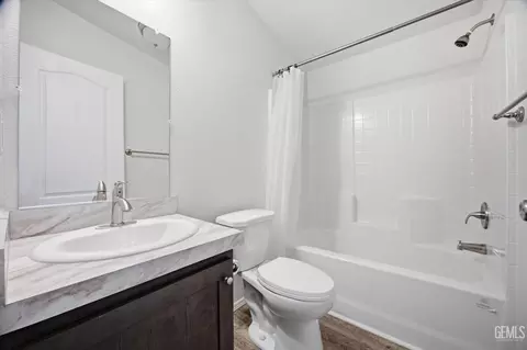 Bath - 20405 Weston Ave, Tehachapi, CA 93561 photo 1 of 1
