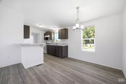 Dining - 20405 Weston Ave, Tehachapi, CA 93561 photo 1 of 2