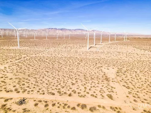 3900 Sunset Ave, Mojave, CA 93501 photo 3