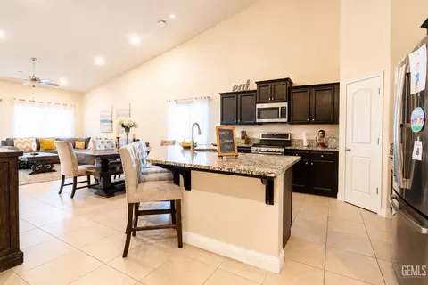 Kitchen - 5519 Rivulet Run Ct, Bakersfield, CA 93313 photo 2 of 2