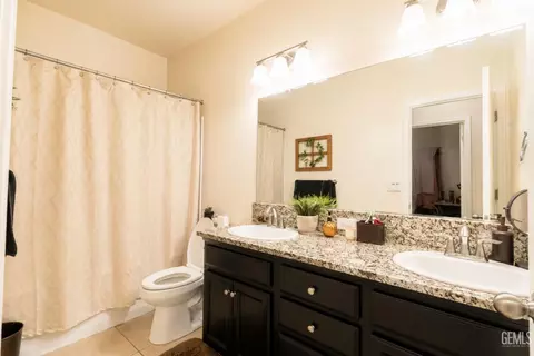 Entry Way - 5519 Rivulet Run Ct, Bakersfield, CA 93313 photo 6 of 6