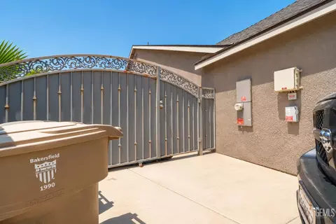 Exterior - 5519 Rivulet Run Ct, Bakersfield, CA 93313 photo 3 of 5