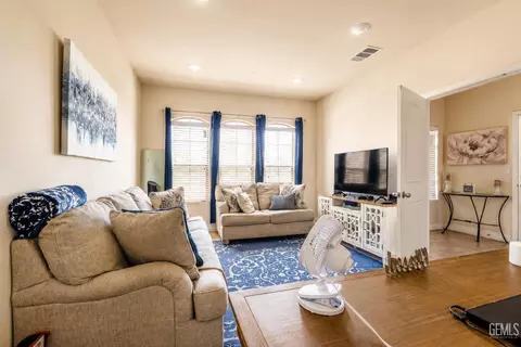 Living - 5519 Rivulet Run Ct, Bakersfield, CA 93313 photo 3 of 3