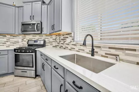 Kitchen - 3003 Boulder Ridge Ln, Bakersfield, CA 93313 photo 4 of 6