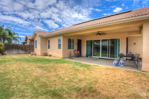 Exterior - 3003 Boulder Ridge Ln, Bakersfield, CA 93313 photo 4 of 10