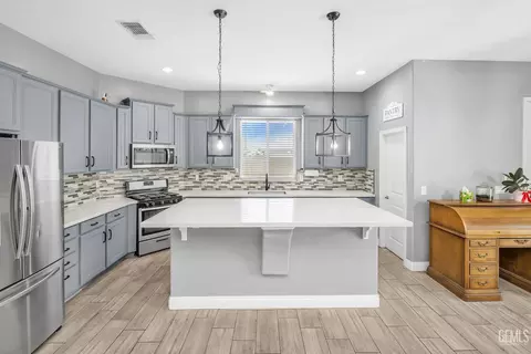 Kitchen - 3003 Boulder Ridge Ln, Bakersfield, CA 93313 photo 5 of 6
