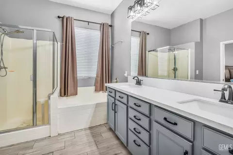 Bath - 3003 Boulder Ridge Ln, Bakersfield, CA 93313 photo 1 of 3