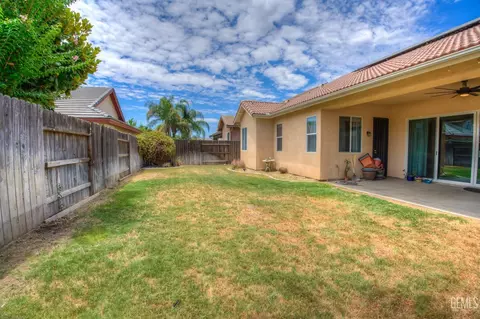 Exterior - 3003 Boulder Ridge Ln, Bakersfield, CA 93313 photo 3 of 10